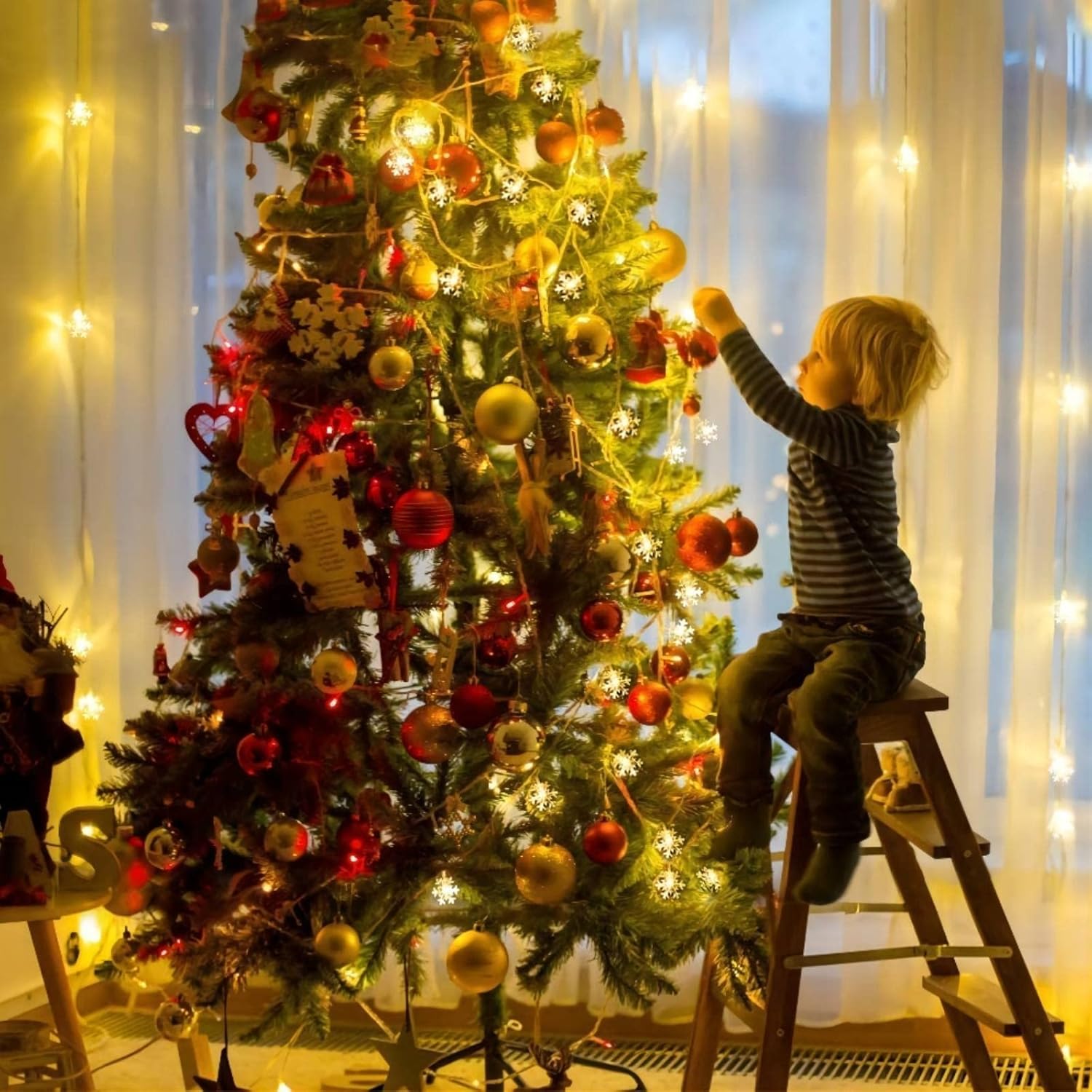 Christmas Snowflake String Lights, 20 FT 40 LED Warm White Battery Operated Fairy Lights with Remote Timer - Bedroom Room Indoor Xmas Tree Decorations