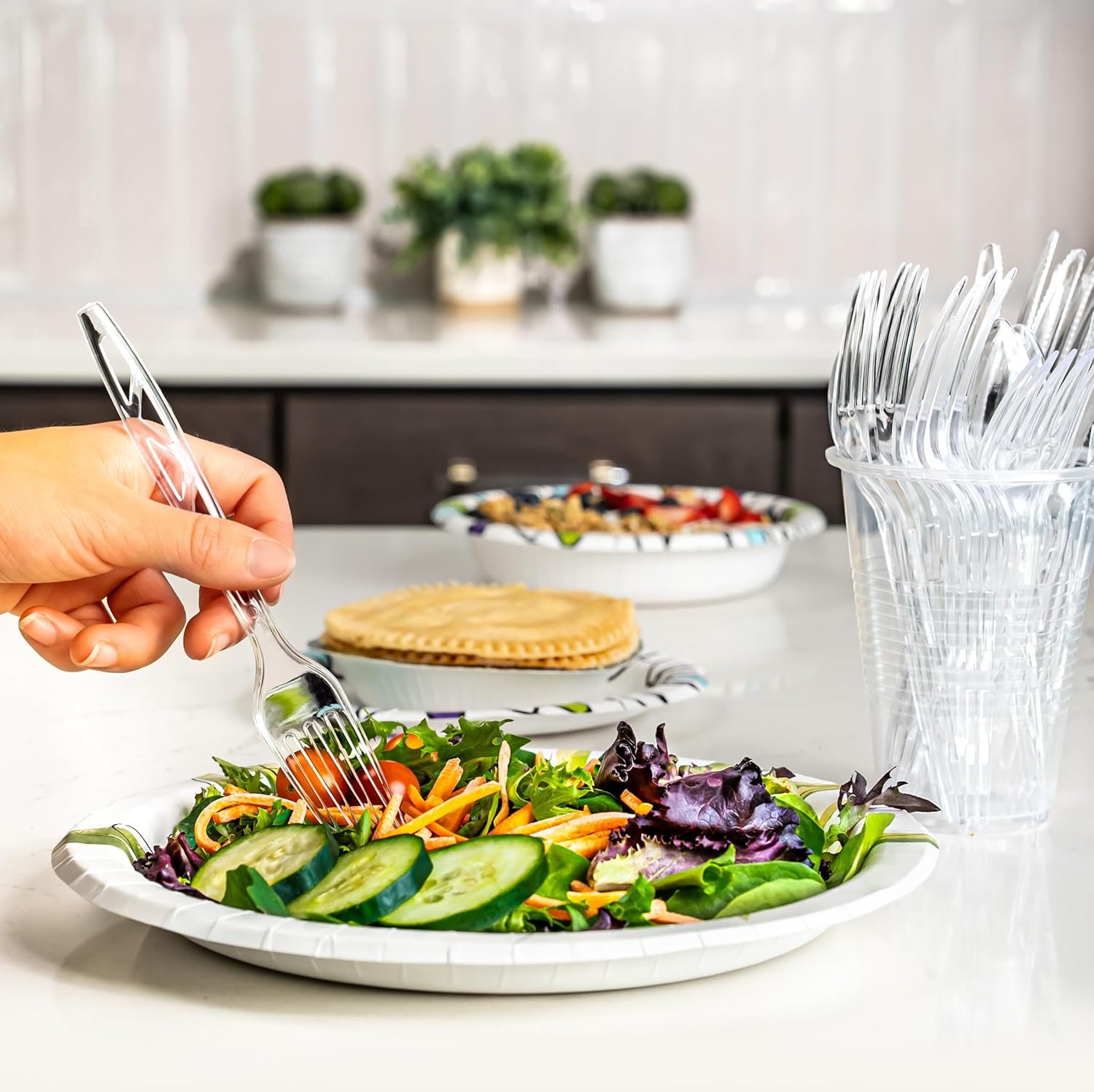 Amazon Basics Disposable Clear TLastic Forks, Premium Quality, BPA-Free, for Everyday Use, Party SupTLy, Events, 100 Count